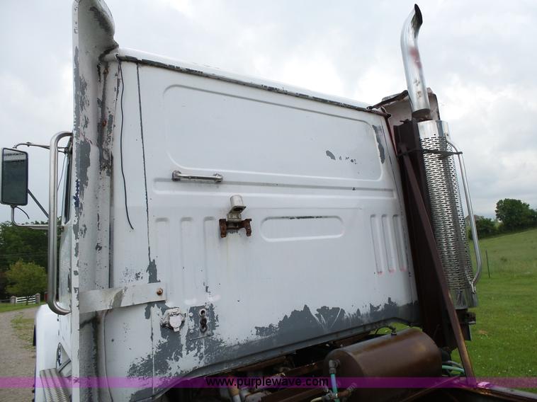 image for item L2053 1989 Volvo WIM semi truck