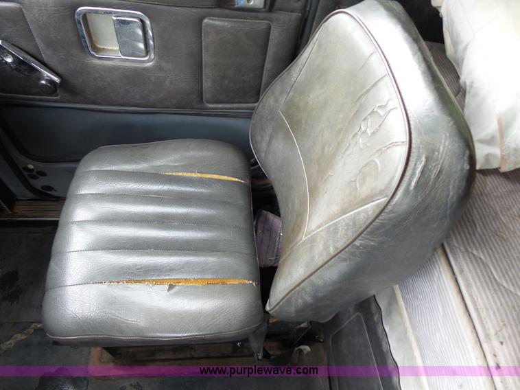 image for item L2053 1989 Volvo WIM semi truck