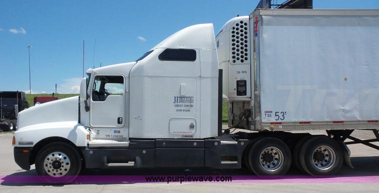 image for item L4808 2007 Kenworth T600 semi truck