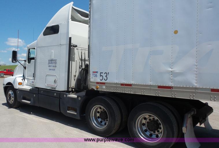 image for item L4808 2007 Kenworth T600 semi truck