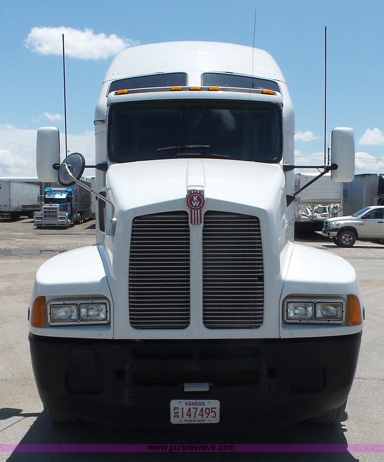 image for item L4808 2007 Kenworth T600 semi truck