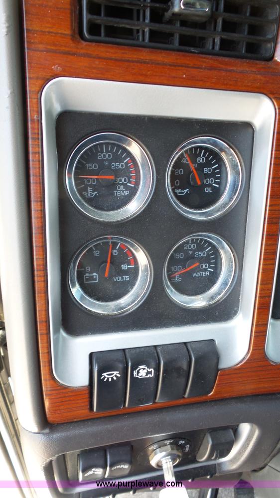 image for item L4808 2007 Kenworth T600 semi truck