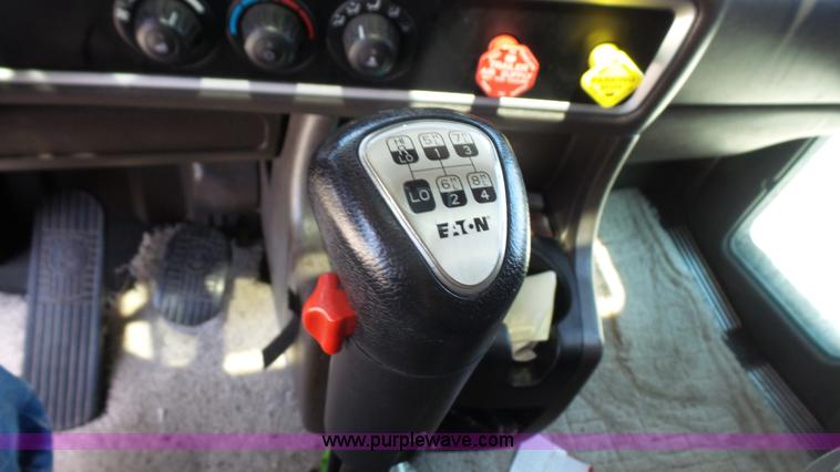 image for item L4808 2007 Kenworth T600 semi truck