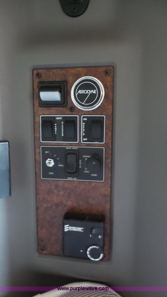 image for item L4808 2007 Kenworth T600 semi truck