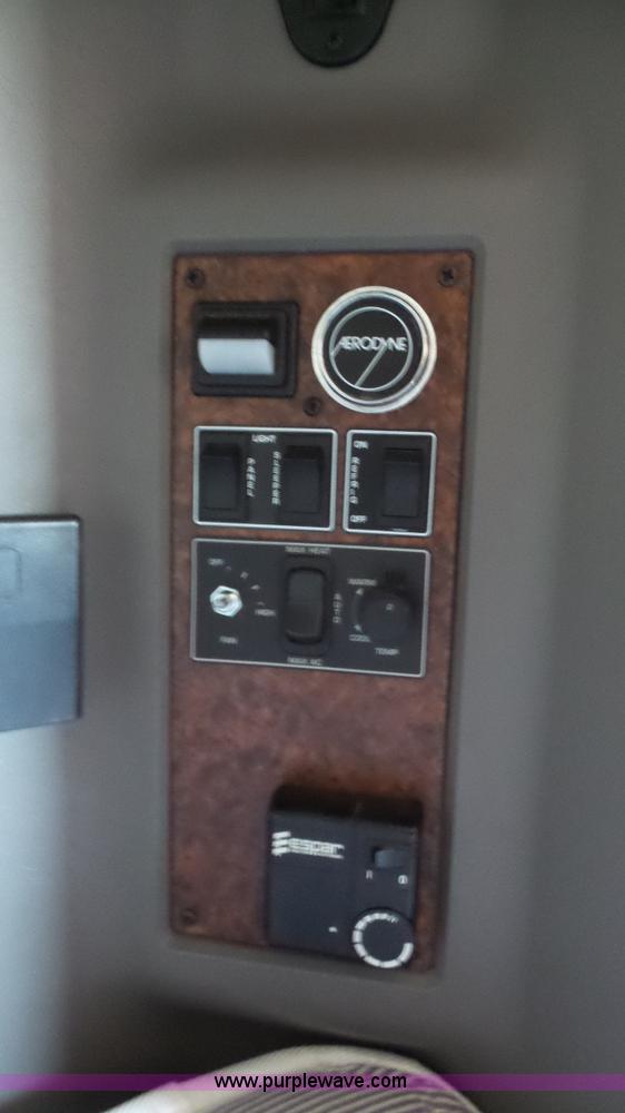 image for item L4808 2007 Kenworth T600 semi truck