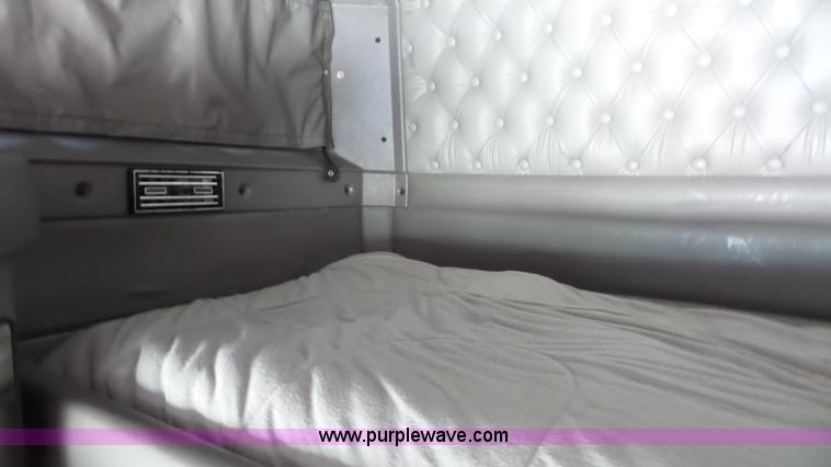 image for item L4808 2007 Kenworth T600 semi truck