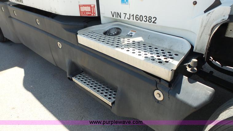 image for item L4808 2007 Kenworth T600 semi truck