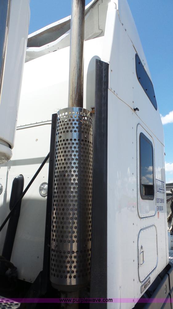 image for item L4808 2007 Kenworth T600 semi truck