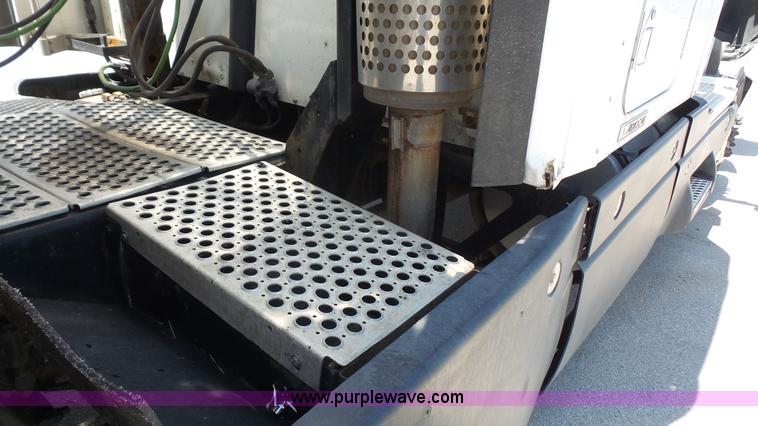 image for item L4808 2007 Kenworth T600 semi truck