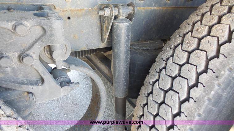 image for item L4808 2007 Kenworth T600 semi truck