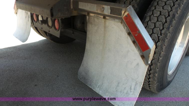 image for item L4808 2007 Kenworth T600 semi truck