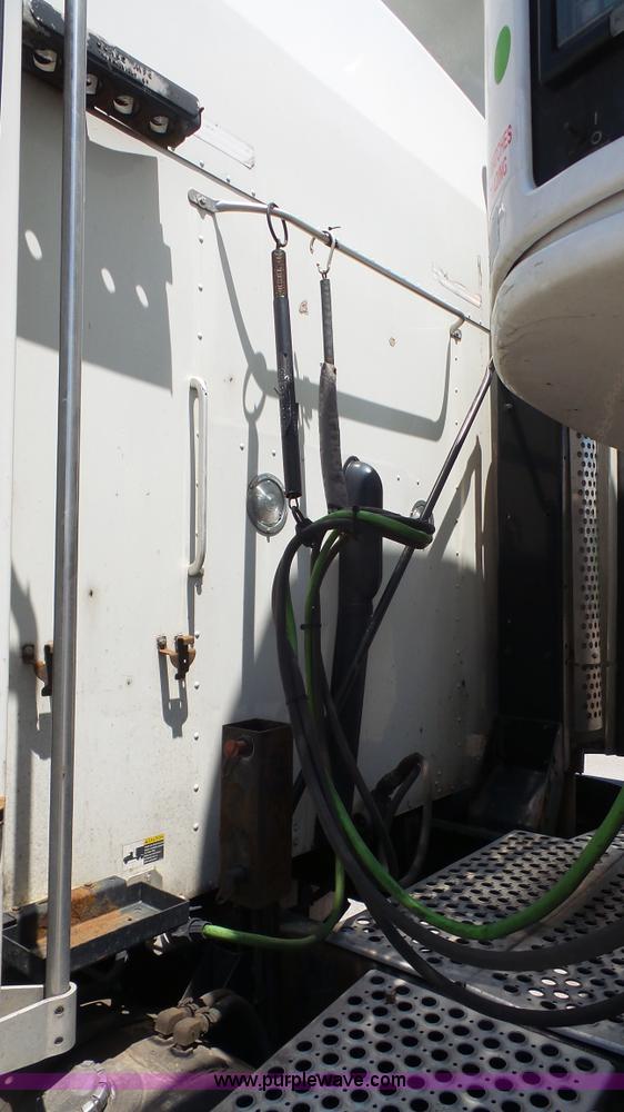 image for item L4808 2007 Kenworth T600 semi truck