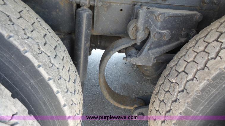 image for item L4808 2007 Kenworth T600 semi truck