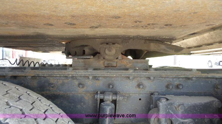 image for item L4808 2007 Kenworth T600 semi truck