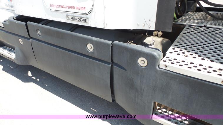 image for item L4808 2007 Kenworth T600 semi truck