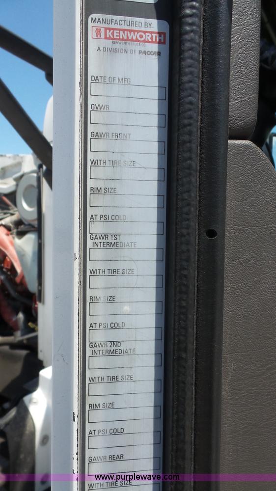 image for item L4808 2007 Kenworth T600 semi truck