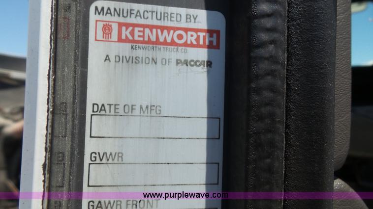 image for item L4808 2007 Kenworth T600 semi truck