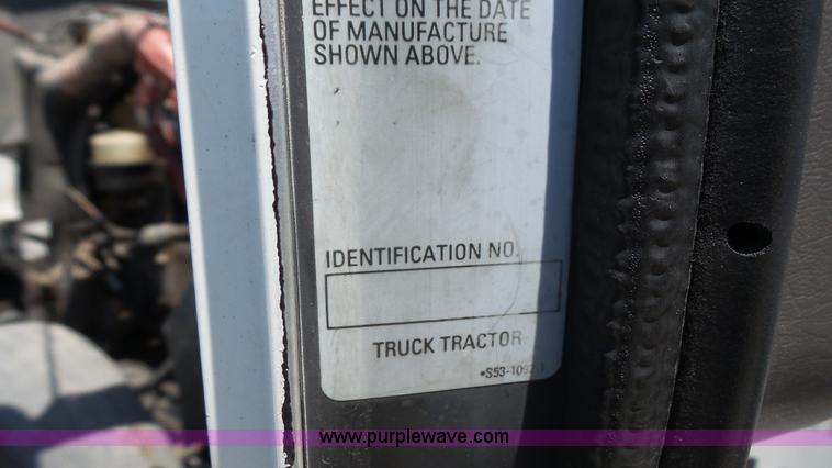 image for item L4808 2007 Kenworth T600 semi truck