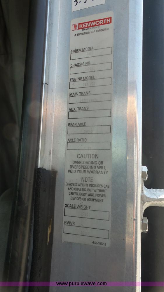 image for item L4808 2007 Kenworth T600 semi truck