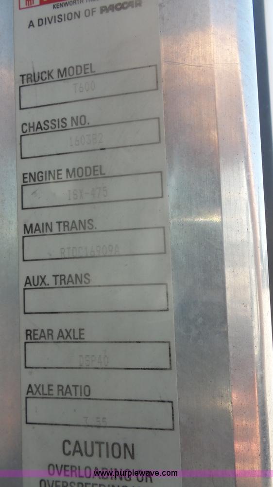 image for item L4808 2007 Kenworth T600 semi truck