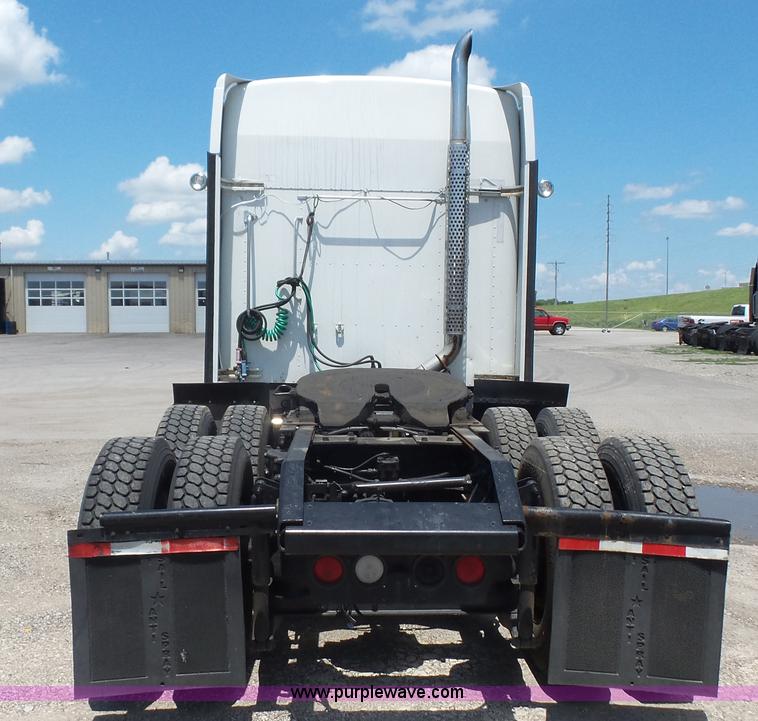 image for item L4809 2006 Kenworth T600 semi truck