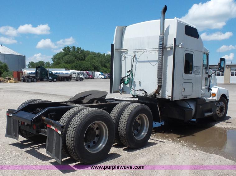image for item L4809 2006 Kenworth T600 semi truck
