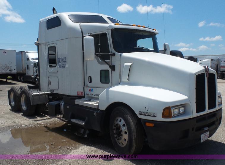 image for item L4809 2006 Kenworth T600 semi truck