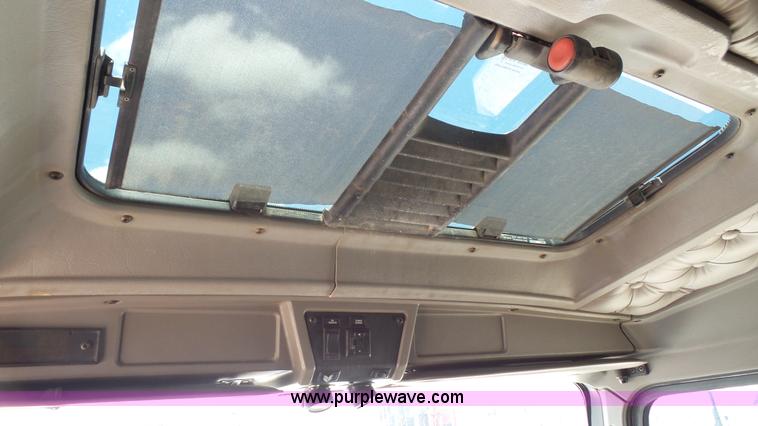 image for item L4809 2006 Kenworth T600 semi truck