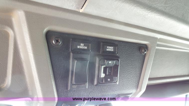 image for item L4809 2006 Kenworth T600 semi truck