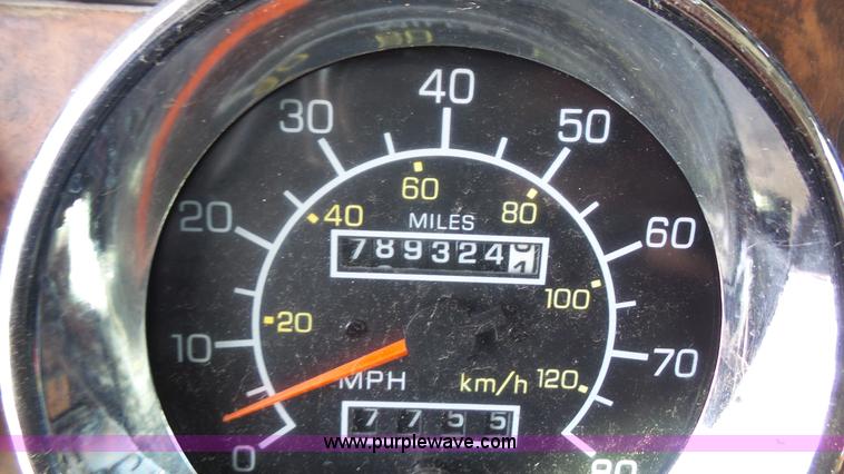 image for item L4809 2006 Kenworth T600 semi truck