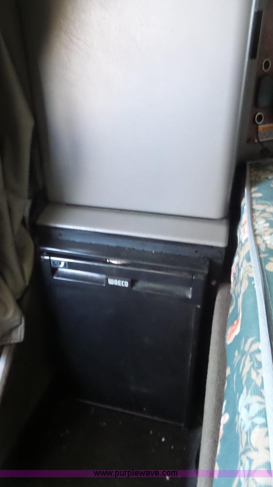 image for item L4809 2006 Kenworth T600 semi truck