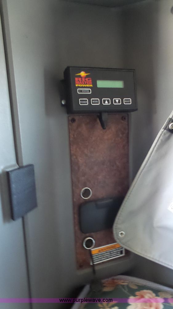 image for item L4809 2006 Kenworth T600 semi truck