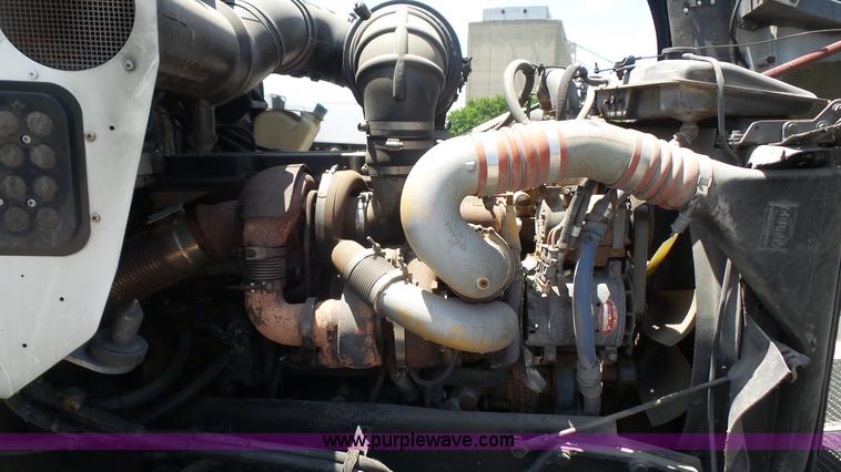 image for item L4809 2006 Kenworth T600 semi truck