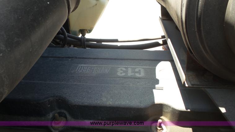 image for item L4809 2006 Kenworth T600 semi truck