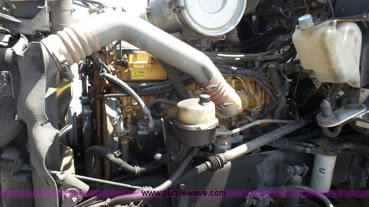 image for item L4809 2006 Kenworth T600 semi truck