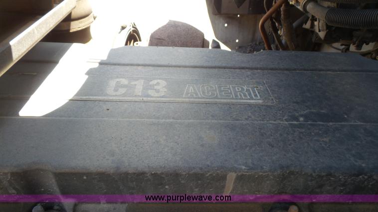 image for item L4809 2006 Kenworth T600 semi truck