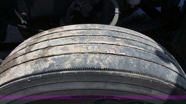 image for item L4809 2006 Kenworth T600 semi truck