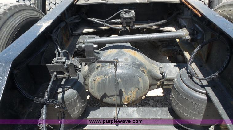 image for item L4809 2006 Kenworth T600 semi truck