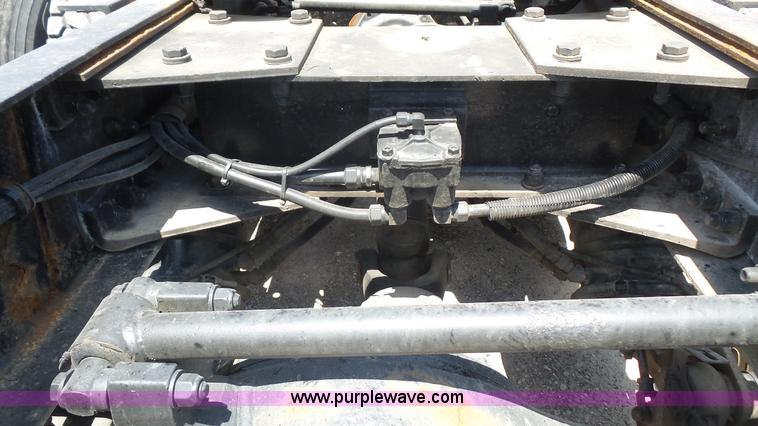 image for item L4809 2006 Kenworth T600 semi truck