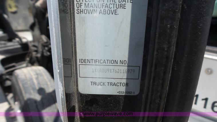 image for item L4809 2006 Kenworth T600 semi truck