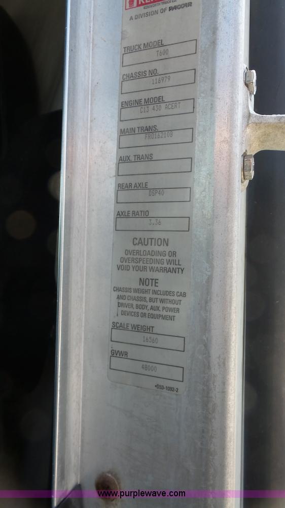 image for item L4809 2006 Kenworth T600 semi truck