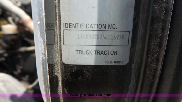 image for item L4809 2006 Kenworth T600 semi truck