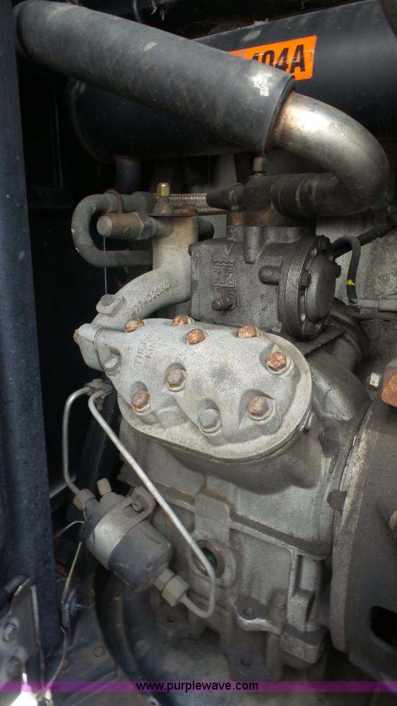 image for item L4810 2002 Utility refrigerated van trailer