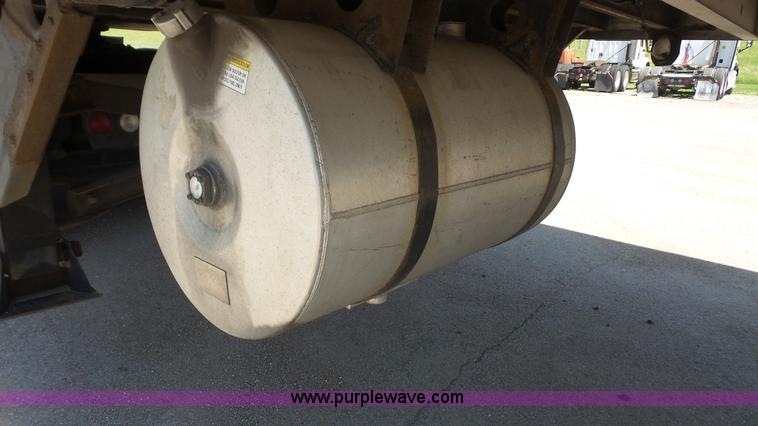 image for item L4810 2002 Utility refrigerated van trailer