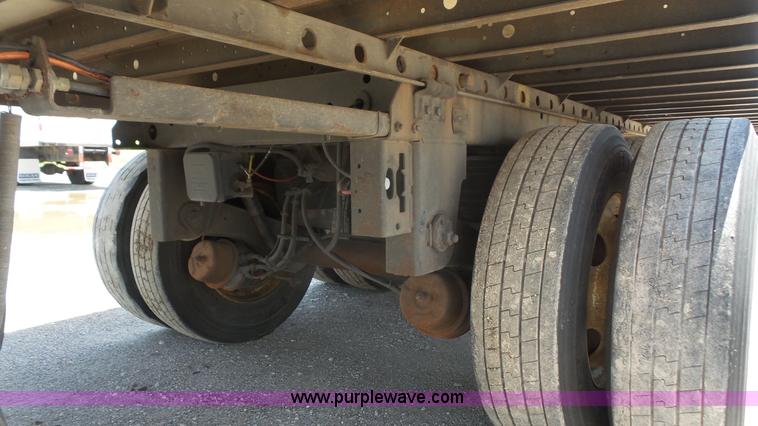 image for item L4810 2002 Utility refrigerated van trailer