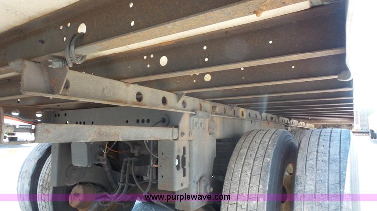 image for item L4810 2002 Utility refrigerated van trailer