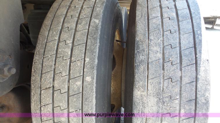 image for item L4810 2002 Utility refrigerated van trailer