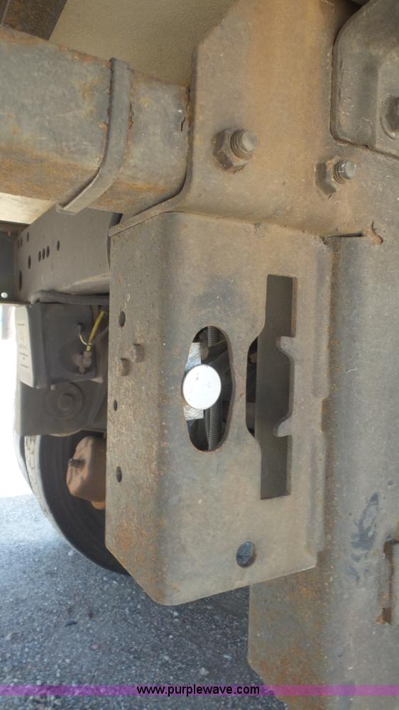 image for item L4810 2002 Utility refrigerated van trailer