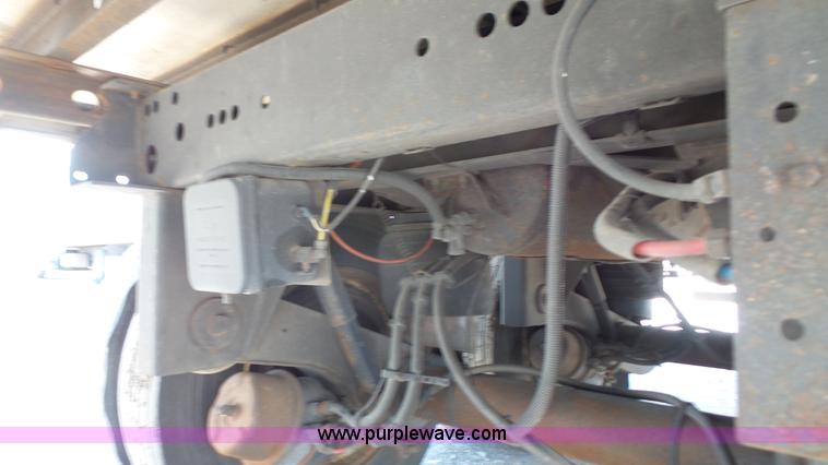 image for item L4810 2002 Utility refrigerated van trailer