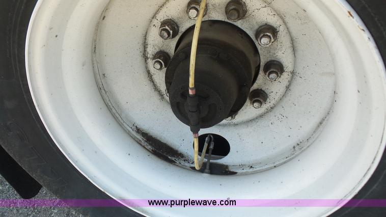 image for item L4810 2002 Utility refrigerated van trailer